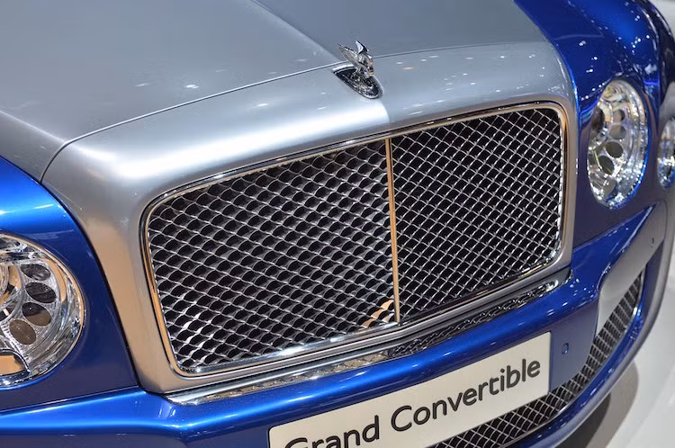 Về động cơ, Mulsanne Convertible được cho là vẫn sẽ tiếp tục sử dụng khối máy 6,75 lít V8 tăng áp kép như các phiên bản hiện nay, tuy nhiên hiện vẫn chưa rõ Bentley sẽ cấu hình động cơ này giống như phiên bản Mulsanne thường hay Mulsanne Speed mạnh mẽ hơn.