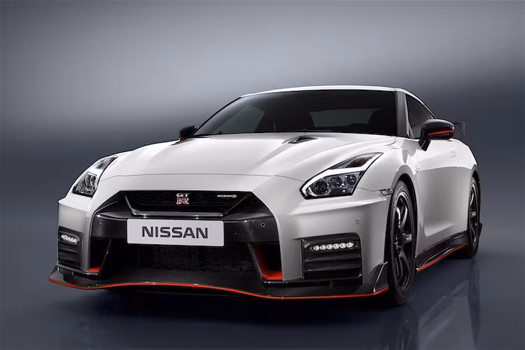 Hiện tại Nissan vẫn chưa hề công bố giá và ngày bán ra của GT-R Nismo 2017, nhưng chắc chắn một diều rằng nó sẽ là con “Quái vật Godzilla” khủng nhất của dòng siêu xe thể thao này.