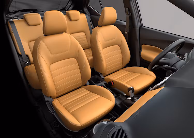 Nissan hứa rằng hàng ghế sau của Kicks sẽ rộng nhất trong phân khúc, đồng thời một số hệ thống hỗ trợ người lái như camera 360 độ và hệ thống cảnh báo vật thể chuyển động chưa từng được trang bị cho đối thủ trước đây.
