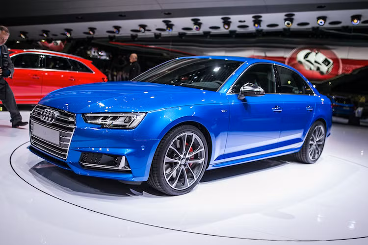 Dòng sedan A4 sẽ vẫn tiếp tục được Audi tung ra thêm nhiều phiên bản mới hơn nữa, Hiện nay ở nhiều quốc gia trên Thế giới (bao gồm có Việt Nam), Audi A4 thế hệ mới hiện vẫn chưa được phân phối. Đồng thời, khách hàng muốn sở hữu phiên bản thể thao S4 sẽ bắt đầu được đặt hàng từ giữa năm nay.