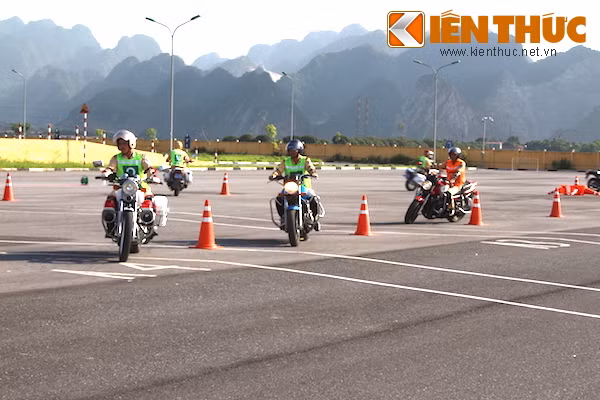 Honda Viet Nam cung CSGT trien khai cac hoat dong ATGT-Hinh-7