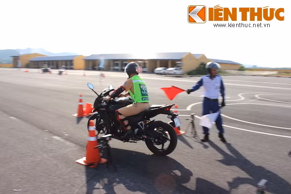 Honda Viet Nam cung CSGT trien khai cac hoat dong ATGT-Hinh-6