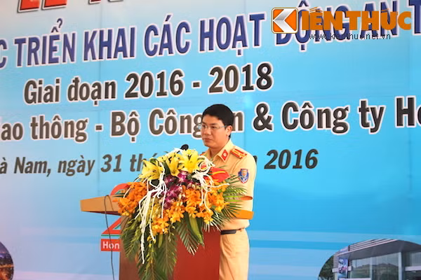 Honda Viet Nam cung CSGT trien khai cac hoat dong ATGT-Hinh-2