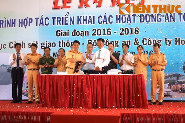 Honda Viet Nam cung CSGT trien khai cac hoat dong ATGT-Hinh-3