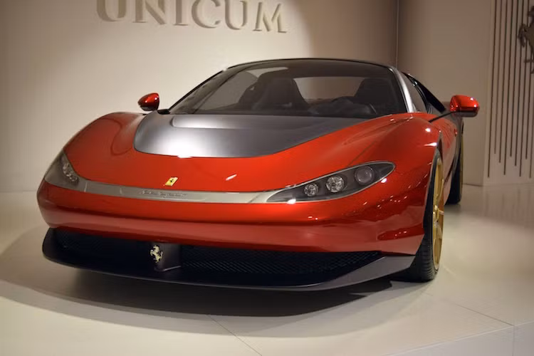 Một mẫu Ferrari "siêu đặc biệt" khác là Sergio, chỉ được sản xuất 6 chiếc để "ghi danh" Sergio Pininfarina, ông chủ của hãng thiết kế Pininfarina đã gắn bó với Ferrari hàng chục năm qua. Dựa trên 458 Speciale A, mỗi chiếc Sergio có giá lên tới 2 triệu USD.