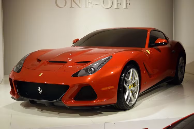 Nằm trong loạt F12Berlinetta được bộ phận Special Projects chế tạo còn có chiếc Ferrari SP America, thuộc sở hữu của Danny Wegman - Tổng giám đốc của công ty thực phẩm Wegmans Food Markets Inc. tại Mỹ.