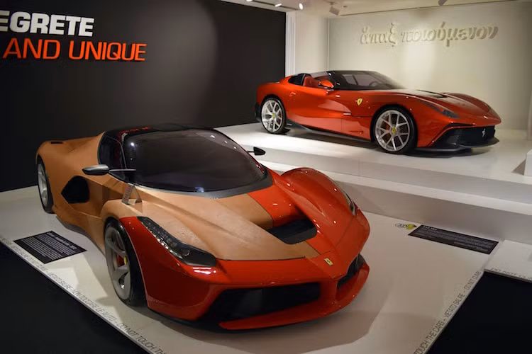 Bên cạnh những chiếc xe "hàng thửa", khu vực trưng bày đặc biệt trong bảo tàng Ferrari này còn có một số mẫu xe sản xuất hàng loạt nhưng màn ý nghĩa đặc biệt.