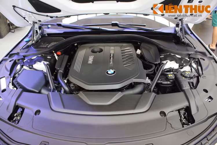 Cung cấp sức mạnh cho 740Li M-Sport là khối động cơ 6 xi-lanh thẳng hàng đặt dọc, sử dụng công nghệ tăng áp BMW TwinPower Turbo để đem tới công suất tối đa lên tới 326 mã lực và mô-men xoắn cực đại 450 Nm.