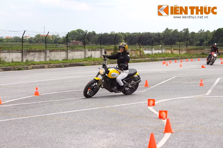 Vào cuối ngày, với các kiến thức học được, học viên sẽ luyện tập tự do trên sa hình được bố trí sẵn để nhanh chóng "thuộc bài" và nhận ra sự khác biệt so với trước khi học.