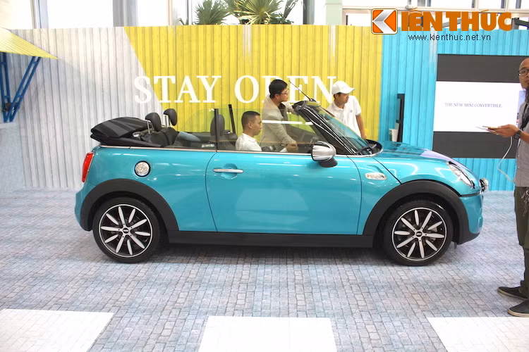 So với phiên bản trước, Convertible mới đã dài hơn tới 98 mm, rộng hơn 44 mm và cao hơn 11 mm, lần lượt đạt kích thước 3821 x 1727 x 1415 mm. Ngoài ra, độ dài trục cơ sở cũng tăng lên tới 28 mm, đem tới cho chiếc xe không gian nội thất và khoang hành lý rộng rãi hơn.