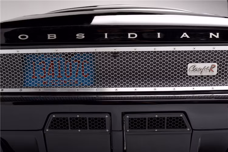 Theo chủ xe, để có thể tạo ra được Obsidian SG-One từ chiếc Mustang đời 1967, anh đã phải đổ vào chiếc xe số tiền lên tới 1,3 triệu USD (tương đương 29 tỷ đồng). Tuy nhiên theo nhiều dân chơi xe độ có kinh nghiệm, mức giá này vẫn là quá đắt so với chiếc xe.