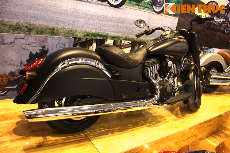 Tại Mỹ, một chiếc Indian Chief Dark Horse có giá khởi điểm là 17.000 USD. Sau khi đóng đủ các loại thuế và cộng thêm những chi phí khác, chiếc xe hiện có giá chính hãng ở Việt Nam là 892 triệu đồng.
