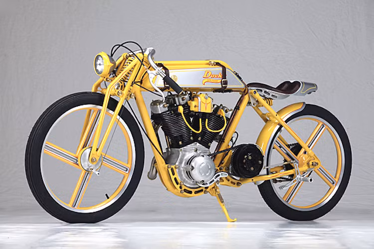 Động cơ của chiếc xe là loại Harley Ironhead với kết cấu V-Twin 997cc đơn giản, nhưng đã được Yuri độ lại với nắp quy-lát cùng cổ hút do chính anh tự chế, kèm theo chế hòa khí Mikuni họng 41 mm và hệ thống đánh lửa Screaming Eagle.