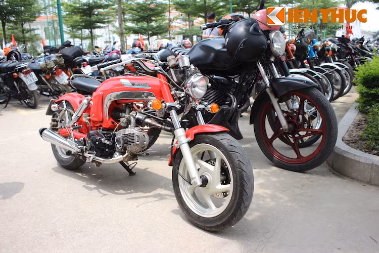 Không đi theo các phong cách độ thường thấy ở Honda 67, chiếc 67 này đã được chủ xe độ theo phong cách minibike "độc nhất vô nhị".