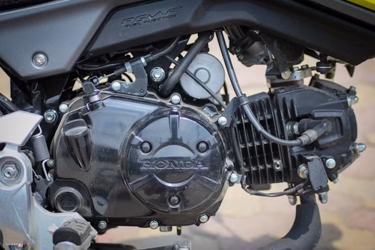 Ngoài kiểu dáng mới, MSX125 SF vẫn tiếp tục sử dụng khối động cơ xi-lanh đơn SOHC 125 côn tay với hệ thống phun xăng điện tử hộp số 5 cấp như MSX 125.