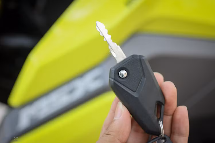 Ngoài ra, chiếc xe còn có thêm một số thay đổi nhỏ khác, chẳng hạn như chìa khóa có thể gấp gọn và bật ra bằng một nút bấm.