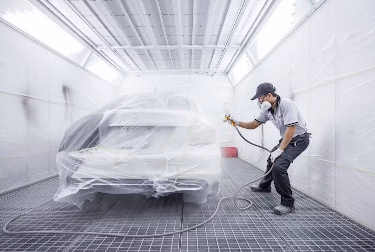 Mỗi bước trong quy trình đều được kỹ thuật viên kiểm tra chéo để không xảy ra những sai sót dù nhỏ nhất, ảnh hưởng tới kết quả cuối cùng. Vietnam Star cũng trang bị tủ chứa màu với 83 tinh màu và các công cụ pha màu chuyên dụng của PPG để tạo màu sơn đa dạng nhất. Nhiệt độ phòng pha sơn luôn đạt 5-40 độ C nhằm đảm bảo đạt chất lượng sơn.