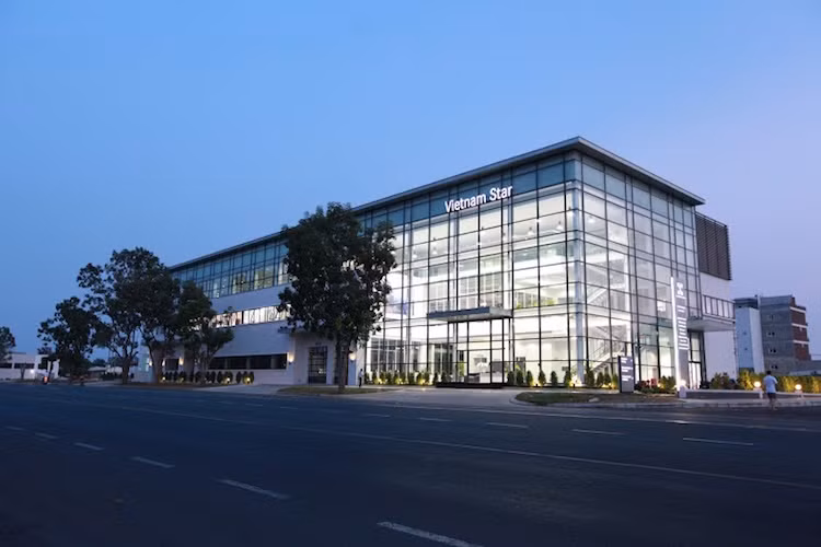 Trung tâm đồng sơn mới của Vietnam Star Automobile toạ lạc ở số 2&amp;3, đường số 7, khu chế xuất Tân Thuận, phường Tân Thuận Đông, quận 7, TP. HCM, cách trung tâm thành phố chỉ 15 phút di chuyển.