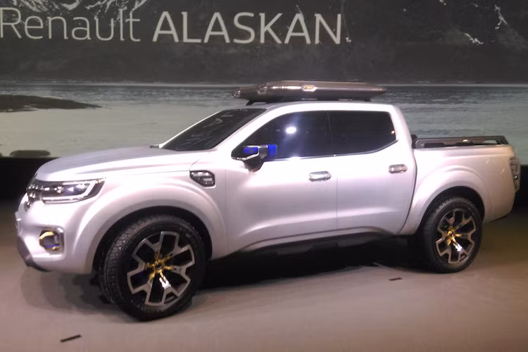 Ngay trong thời điểm hiện tại, Nissan cũng đã cho Renault - đối tác trực tiếp của mình "mượn" nền tảng chassis của Navara để hãng xe Pháp chuẩn bị sản xuất phiên bản thương mại của mẫu pickup Alaskan ra mắt vào tháng 9 năm ngoái. Renault Alaskan sẽ gia nhập phân khúc pickup cỡ trung như Navara, nhưng chủ yếu được bán tại châu Âu vào cuối năm nay.