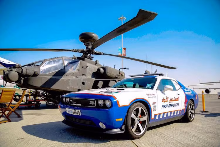 Ngoài mẫu xe thể thao Nhật Nissan 370Z, đội xe cứu thương của Dubai còn có sự xuất hiện của chiếc "xế cơ bắp" Dodge Challenger.