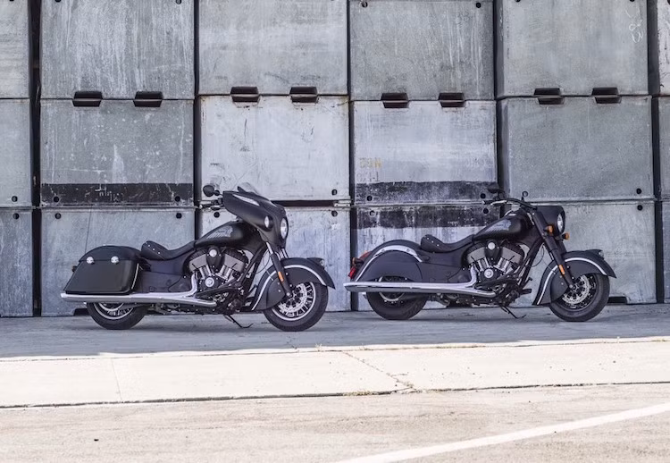 Dựa trên cơ sở Indian Chief Dark Horse, Indian Chieftain Dark Horse là phiên bản bagger với những phụ kiện đi kèm để phục vụ cho đường trường. Tại Mỹ, chiếc xe là đối thủ trực tiếp của Harley-Davidson Street Glide.