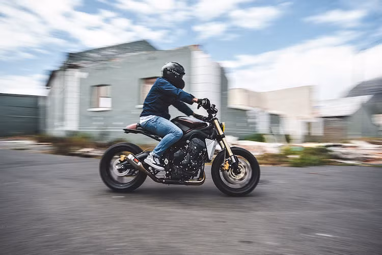 Sau khi độ xong, chiếc Street Triple độ đã được Kyle cùng các đồng nghiệp đặt tên là Ardent Racer theo màu xe. Hiện tại, Ardent Racer là một trong những chiếc xe độ thường được thuê nhất của Wolf Moto và Woodstock Mancave.