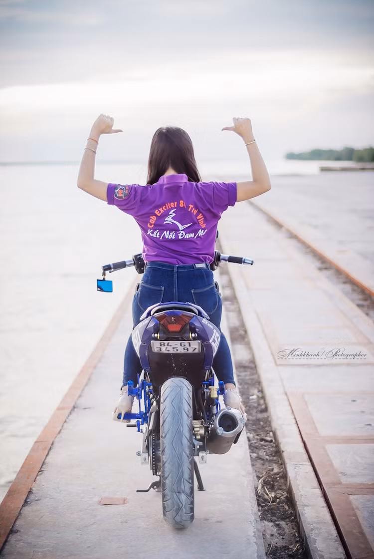 Chính vì vậy, trong các CLB chơi xe Exciter 150 tại Việt Nam hiện nay, có một số lượng không nhỏ thành viên là những "bóng hồng" đầy cá tính.