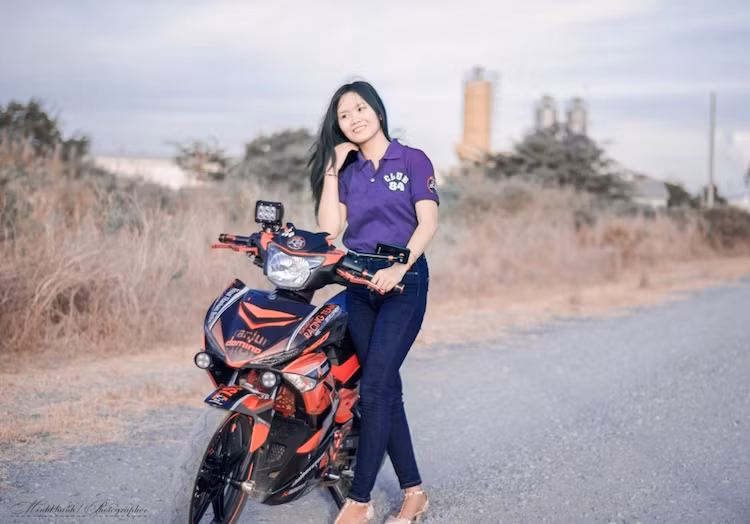 Chiếc xe được trang bị động cơ 150 cc SOHC mới, thừa hưởng từ mẫu xe FZ150i đã được Yamaha ra mắt tại Việt Nam trước đó. Với công suất tối đa 15,4 mã lực, Exciter 150 hiện đang là một trong những mẫu xe phân khối nhỏ mạnh nhất Việt Nam.