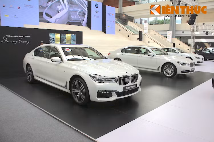 Trong khi đó, một khu vực riêng mang tên "Driving Luxury" đã được BMW dành riêng cho 2 phiên bản mới của dòng sedan cao cấp 7 Series là 740Li M-Sport và 750Li.