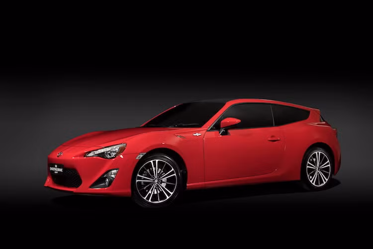Vừa được bất ngờ công bố tại Sydney, Toyota GT86 Shooting Brake là phiên bản ý tưởng về một chiếc coupe giá rẻ GT86, nhưng có mui kéo dài tới hết đuôi xe để tạo thành kiểu thân xe Shooting Brake.