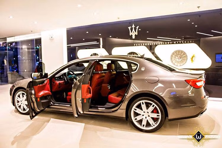 Tại Việt Nam, giá khởi điểm chính hãng của một chiếc Quattroporte S Q4 hiện nay là 6,7 tỷ đồng. Đây là một mức giá tương đối cao so với các đối thủ cùng hạng tới từ Đức.