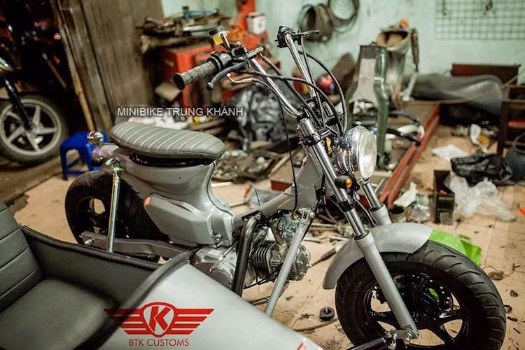 Để có thể kéo được thêm trọng lượng của thuyền cùng với 3 chiếc lốp bản lớn, khối động cơ nguyên bản của chiếc Cub đã được thay bằng khối máy 125 cc mới. Đặc biệt, động cơ này còn được chế số lùi để thuận tiện hơn khi đỗ và thoát khỏi các khoảng trống hẹp.