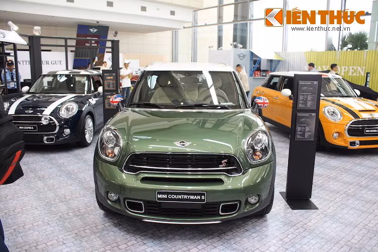 Là một thương hiệu gắn với lối sống trẻ trung, năng động, gian trưng bày của MINI đầy màu sắc với những dòng xe cá tính như Cooper S, Countryman S...