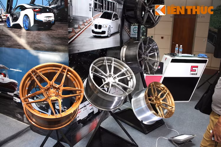 Những thương hiệu này đã góp phần khiến cho BMW World Vietnam 2016 trở nên phong phú hơn về mặt nội dung, đồng thời tư vấn cho khách hàng kinh nghiệm sử dụng, chăm sóc xe miễn phí...