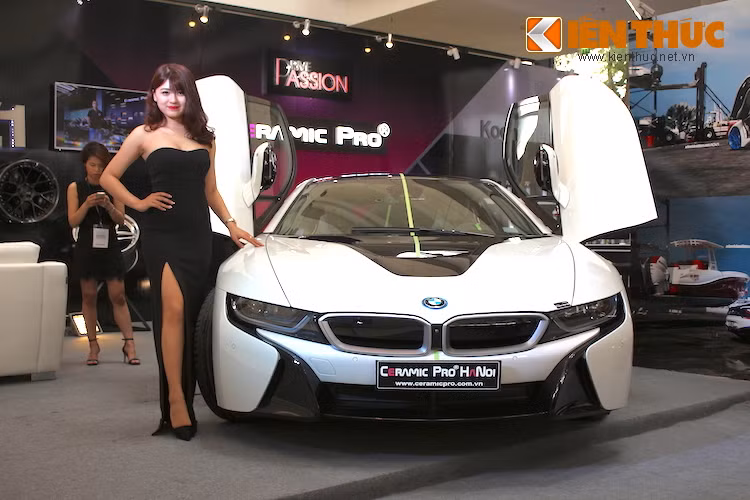 Bên cạnh các thương hiệu con của mình, BMW còn hợp tác với một số hãng phụ kiện, chăm sóc xe như lốp Bridgestone, mâm ADV.1, lớp phủ Ceramic Pro...