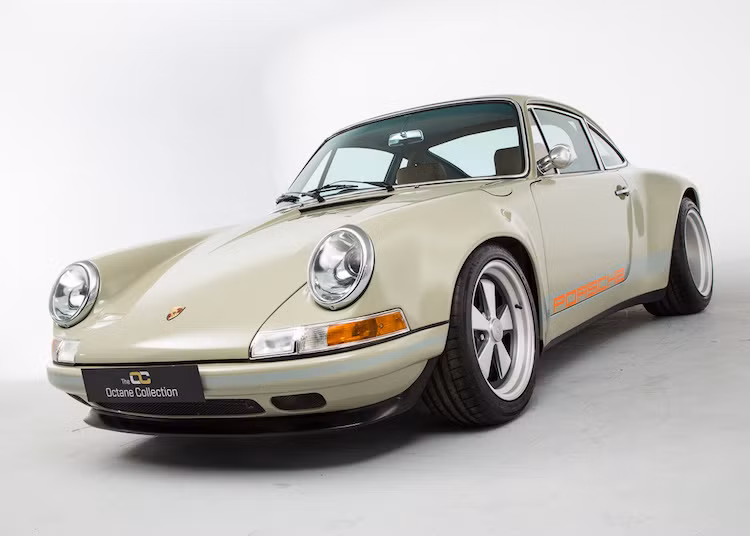 Trên chiếc 930 3.0SC, chỉ còn bộ khung và chassis nguyên bản của chiếc xe đã được giữ lại bởi Theon; mọi chi tiết còn lại của chiếc xe đã được thay mới. Sau khi nâng cấp, thân của chiếc xe đã mang kiểu dáng hoài cổ và đầy "mượt mà", không có bất kỳ chi tiết thừa tương tự những thế hệ 911 đầu tiên.