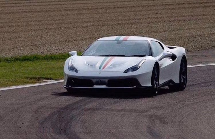 Dựa trên cơ sở 458 Speciale nên 458 MM Speciale vẫn được trang bị khối động cơ V8 4.5l nạp khí tự nhiên 597 mã lực/540 Nm, kết hợp cùng hộp số ly hợp kép 7 cấp. Với hệ động lực này, chiếc xe chỉ mất 3 giây để đạt 100 km/h từ khi đứng yên và tốc độ tối đa "chạm ngưỡng" 325 km/h.