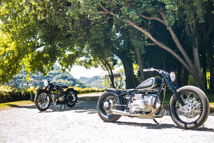 Ra mắt lần đầu vào năm 1936, BMW R5 Hommage được coi là một trong những mẫu xe môtô BMW quan trọng nhất khi nó gây ảnh hưởng tới các mẫu xe của hãng hơn 20 năm sau đó. Đó là lý do trong năm kỷ niệm 100 năm BMW, chiếc BMW R5 Hommage đã được chế tạo để tưởng nhớ về dòng R5 năm nào.