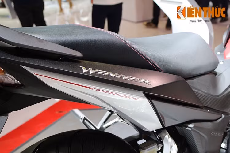 Tuy nhiên, Winner vượt trội hơn về hộp số khi có tới 6 cấp, trong khi Exciter 150 chỉ có 5 cấp. Cả 2 đều chỉ được bán với phiên bản côn tay, không có bản côn tự động.