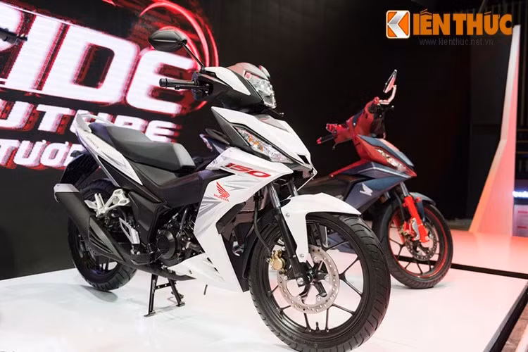 Được trưng bày lần đầu tại triển lãm VMCS 2016 vừa qua và chính thức ra mắt vaf công bố giá vào ngày mai 24/5, Honda Winner 150 là mẫu xe côn tay đầu tiên được sản xuất hàng loạt bởi Honda Việt Nam, hướng tới đối thủ trực tiếp là Yamaha Exciter 150.