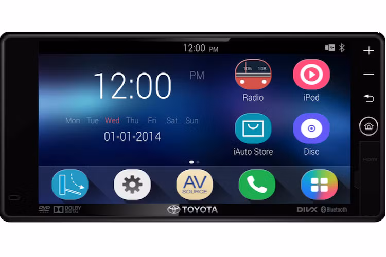 Đặc biệt, hệ thống thông tin giải trí trên Corolla Altis 2.0 V CVT đã được thay đổi từ màn hình cảm ứng 6 inch thành 7 inch; tích hợp thêm kết nối HDMI, Wifi; điều khiển bằng giọng nói và đầu DVD. Độ ồn trong khoang lái cũng được giảm xuống do Toyota đã trau chuốt lại các thành phần cơ khí, củng cố thiết bị cách âm, hiệu chỉnh &amp;amp; tối ưu hóa hệ thống treo và bộ giảm xóc...