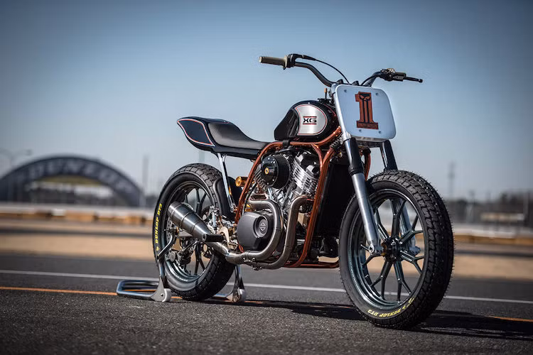 Trong 5 chiếc xe, bản độ XG750 Flat Tracker do Hideki Hoshikawa tử xưởng Asterisk tạo nên là chiếc duy nhất sử dụng khung mới. Hoàn toàn bỏ đi khung nguyên bản của Street 750, Hideki đã tạo cho chiếc xe một bộ khung hoàn toàn mới bằng thép cromoly.