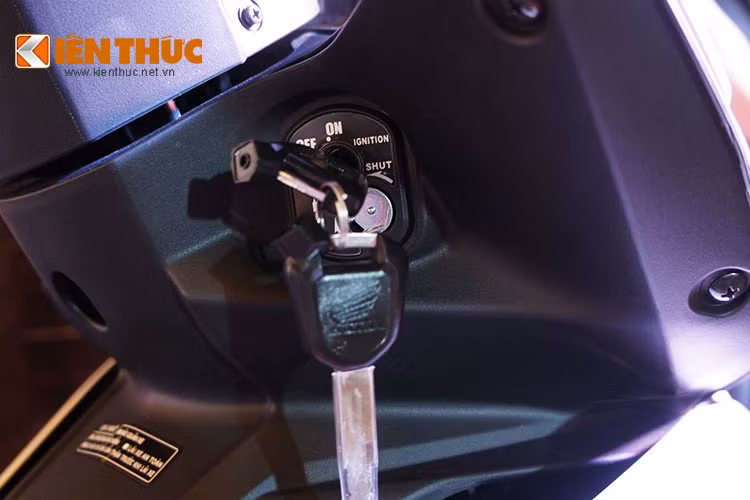 Giống như nhiều mẫu xe khác của Honda hiện tại, Winner cũng được trang bị ổ khóa từ 2 lớp.