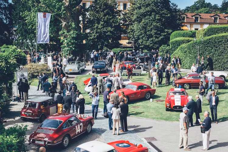 Một điểm hấp dẫn nữa của Concorso d’Eleganza đó là sự "cởi mở" từ những chủ xe. Dù là những người giàu có, sở hữu những chiếc xe hiếm nhất Thế giới nhưng họ vẫn luôn sẵn lòng chia sẻ niềm đam mê xe với khách thăm quan, và để những "con cưng" của mình tự do cho du khách nhìn ngắm, "sờ tận tay".