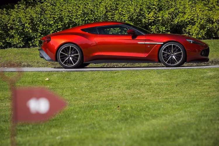 Aston Martin đã chọn Concorso d'Eleganza để ra mắt chiếc xe ý tưởng Vanquish Zagato, dựa trên dòng Vanquish hiện tại. Tuy nhiên hiện chưa rõ mẫu xe này có được sản xuất hàng loạt hay không.