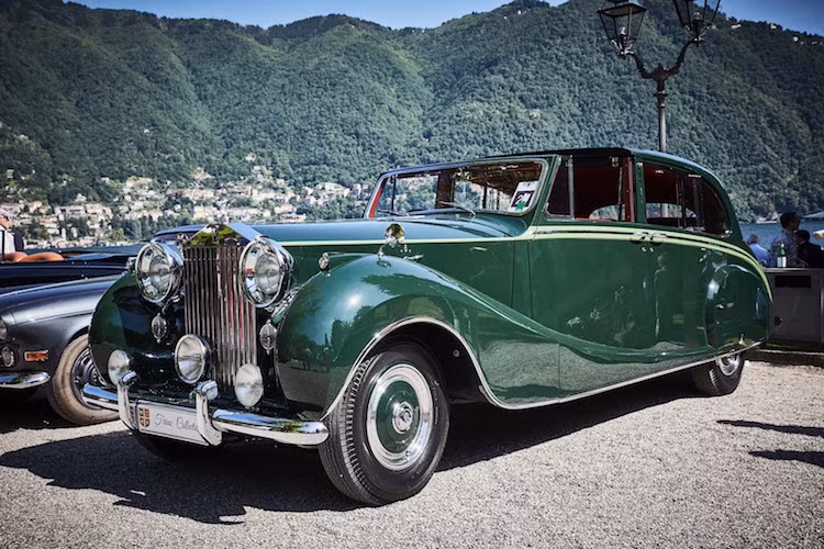 Đặc biệt, các mẫu xe được sản xuất từ thập niên 20 tới 50 của Thế kỷ 20 được chia thành 2 hạng mục riêng biệt, trong đó hạng mục “Pre-war decadence – Flights of automotive fantasy” là nơi hội tụ của những mẫu xe siêu sang với thân xe "hàng thửa".