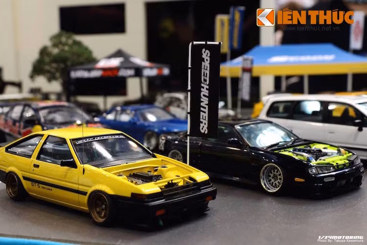 Để "chiều lòng" người chơi, nhiều hãng sản xuất cũng tạo ra phụ tùng độ cho những chiếc xe mô hình này, từ những bộ đề-can, logo dán trên xe tới mâm lốp, ghế ngồi hay thậm chí là cả động cơ mô hình...