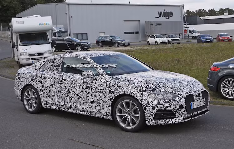 Bước sang thế hệ thứ 2, Audi A5 được cho là sẽ dựa trên cơ sở thiết kế của A4 thế hệ mới. Chính vì vậy, chiếc xe có thể sẽ chưa mang đậm ảnh hưởng của thiết kế trưởng mới tại Audi - ông Marc Lichte như mẫu concept Audi Prologue Coupe cách đây 2 năm.