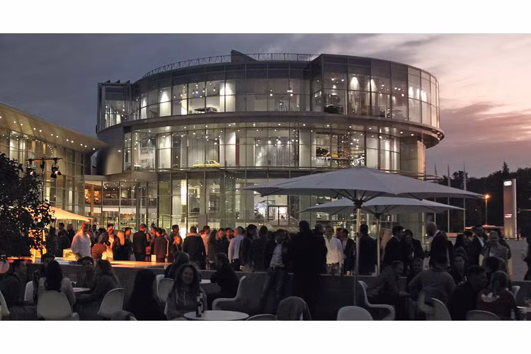 Không chỉ đơn thuần là lễ ra mắt xe, lễ ra mắt của A5 còn đồng thời là một "đại tiệc" đối với người dân Ingolstadt và nhân viên của Audi với đồ ăn và nhạc điện tử được chơi bởi các DJ.