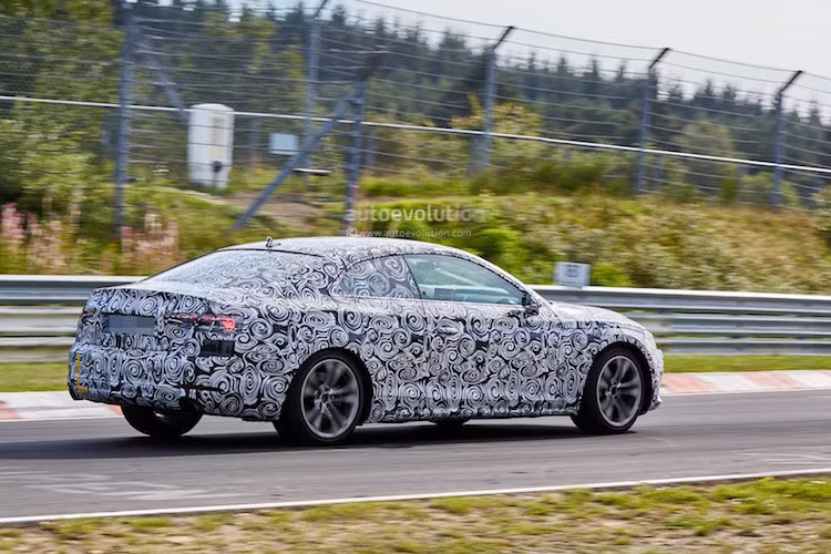 Không chỉ có thiết kế dựa trên A4, ngay cả chassis nền tảng MLB cùng với các tùy chọn động cơ của Audi A5 mới cũng sẽ không có khác biệt lớn so với A4.